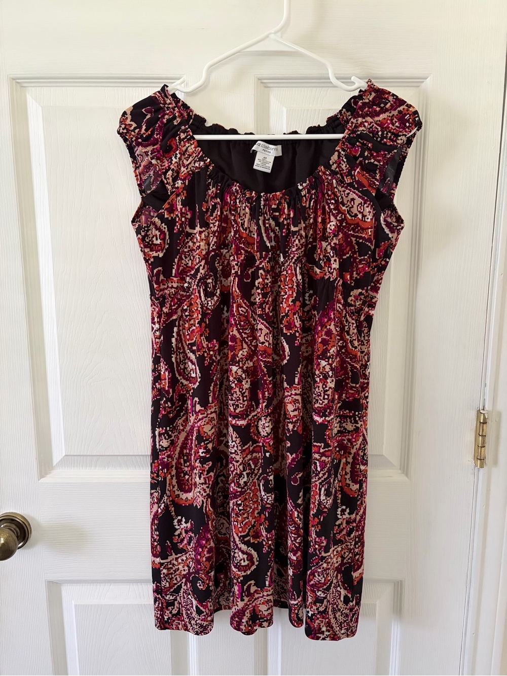 Liz Claiborne Petite Women’s Black Paisley Cap-Sleeve Dress in Black and Pink